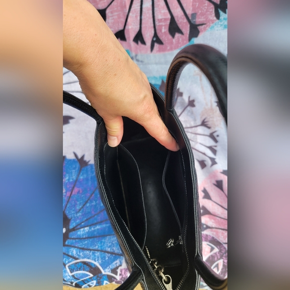 CHANEL Medallion Black Quilted Caviar Leathet Tote - Picture 9 of 16